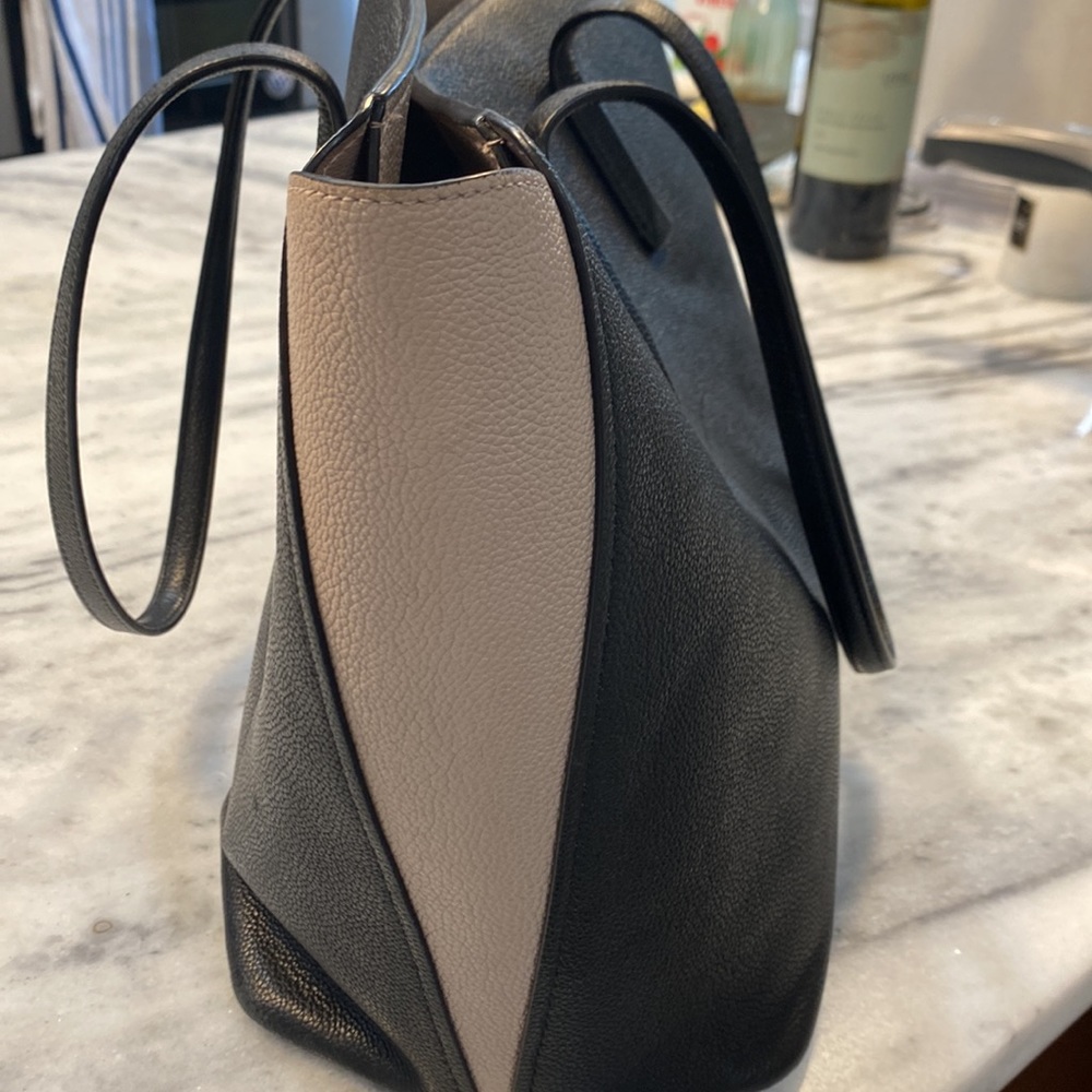 Kate Spade tote- black and light tan - Picture 5 of 16